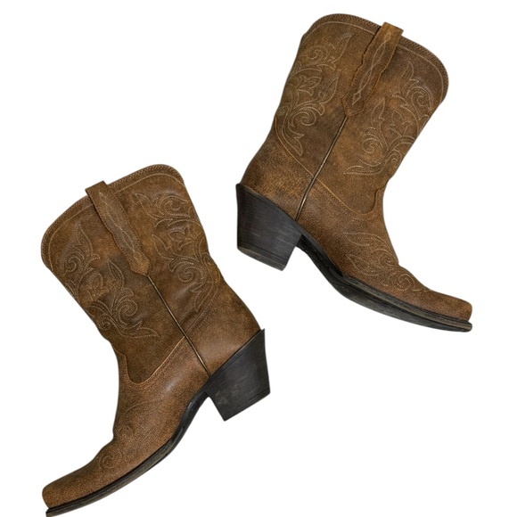 Ariat Round Up Rylan Boot Brown Leather Style #10025154
Women’s Size 9 - Picture 3 of 11